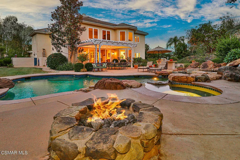 116 Halsbury, Lake Sherwood, CA 91361