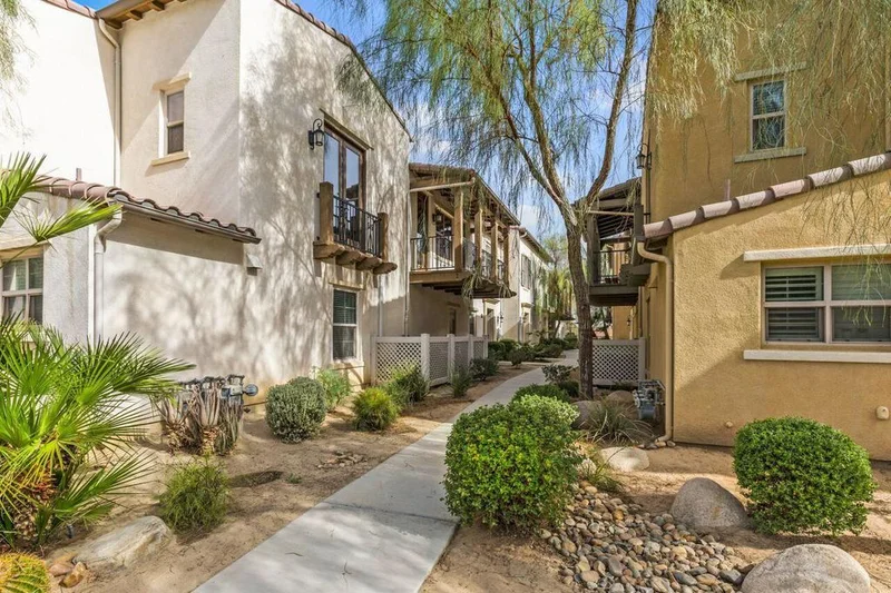 190 Paseo Bravo, Palm Desert, CA 92211
