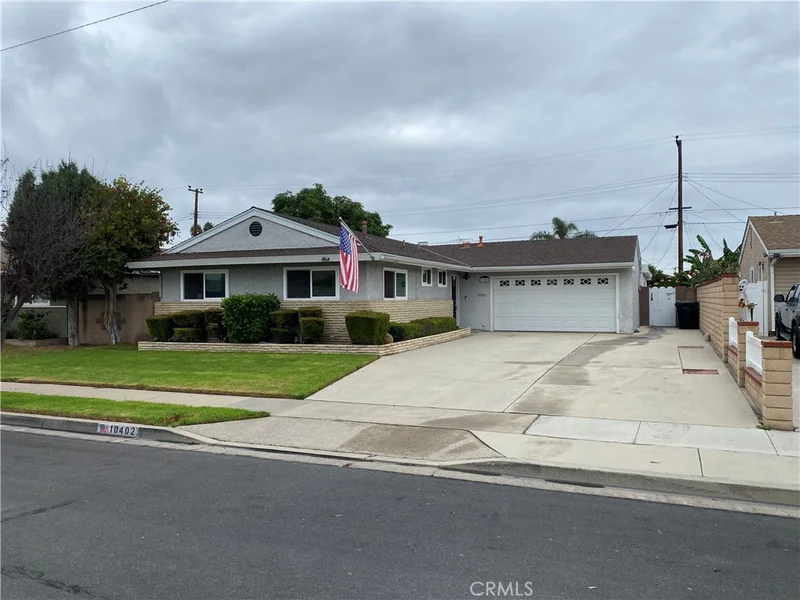10402 Whirlaway, Cypress, CA 90630