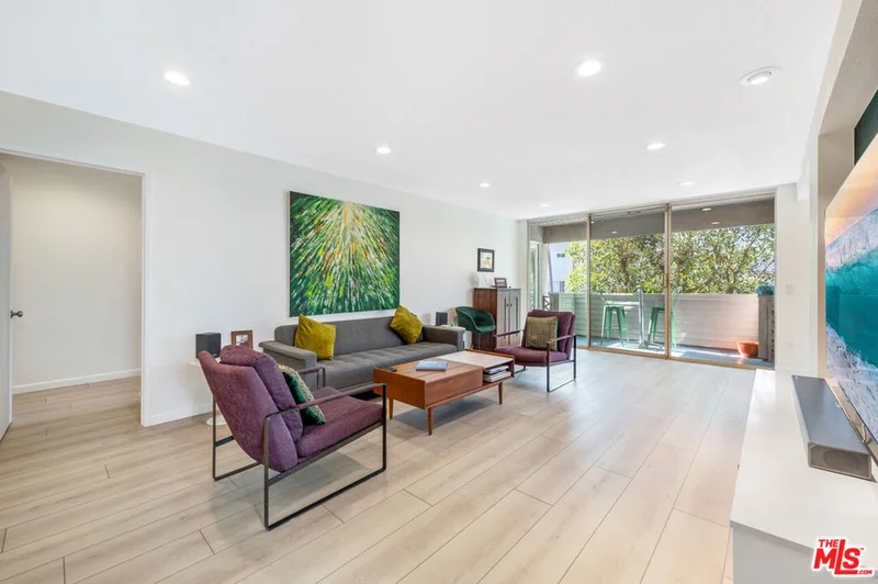850 Shenandoah #207, Los Angeles, CA 90035