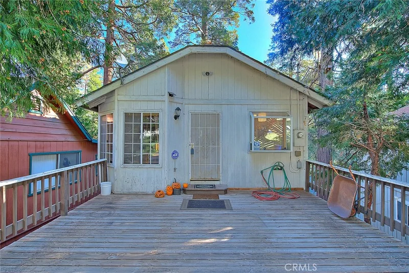 785 Woodland, Crestline, CA 92325