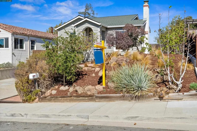 544 Edwards St, Crockett, CA 94525