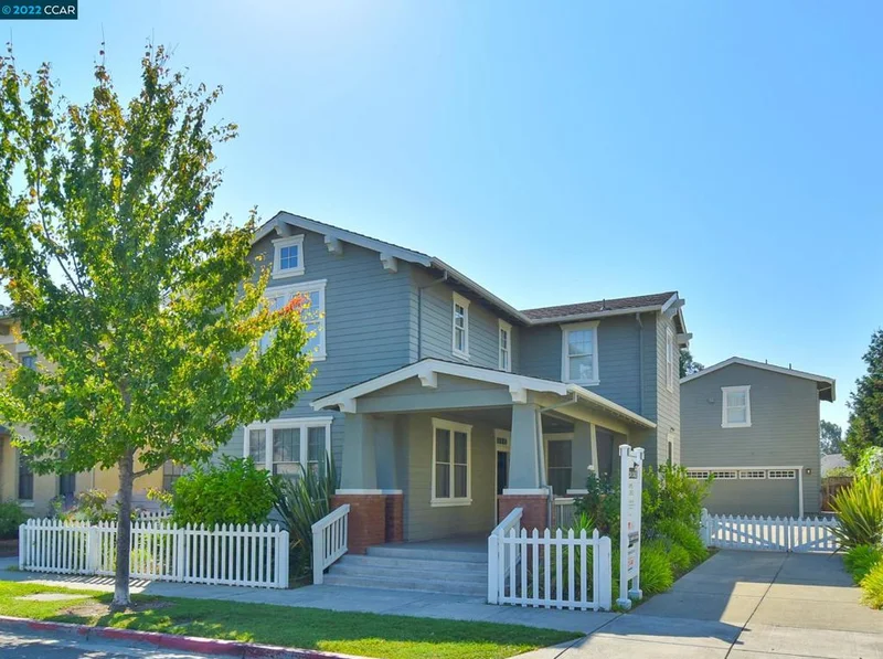 1045 Promenade St, Hercules, CA 94547