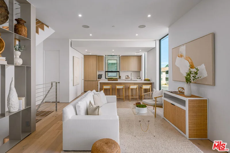 11776 Iowa, Los Angeles, CA 90025