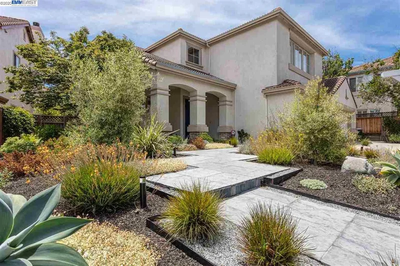 9 Nakayama Court, Alameda, CA 94502