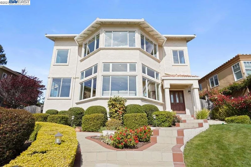 6182 Contra Costa Rd, Oakland, CA 94618