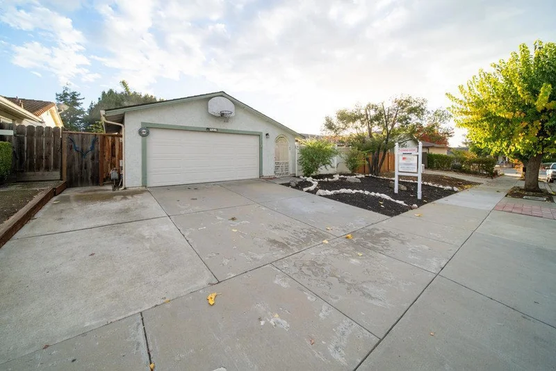 945 Matador Drive photo 2
