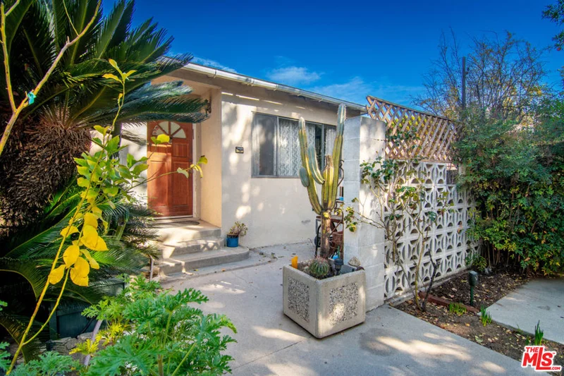 12525 Hatteras, North Hollywood, CA 91607