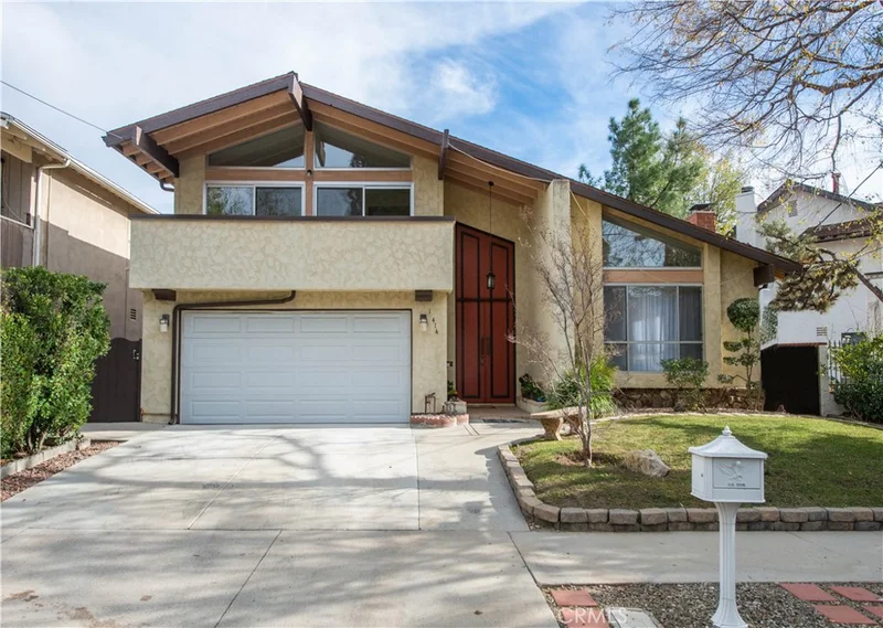10414 Andora, Chatsworth, CA 91311