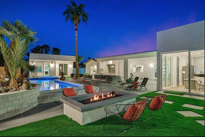 889 Camino Condor, Palm Springs, CA 92262
