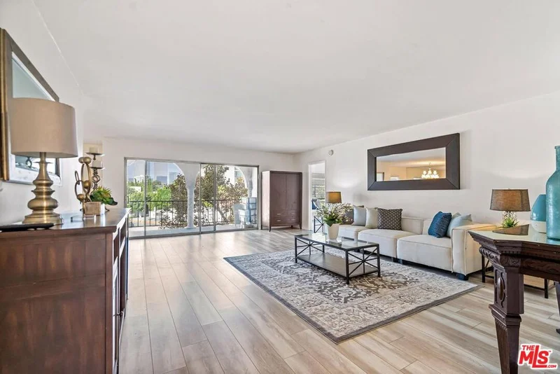 434 S Canon Drive 401, Beverly Hills, CA 90212