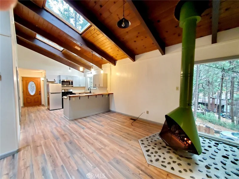 1048 Mercury, Crestline, CA 92325