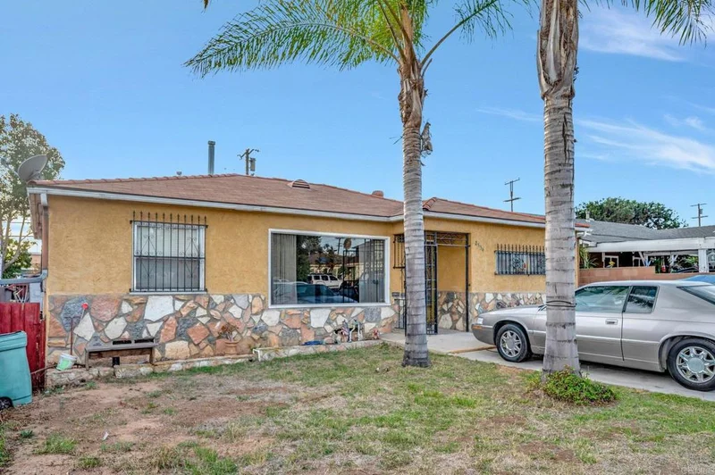 2534 Reo, San Diego, CA 92139