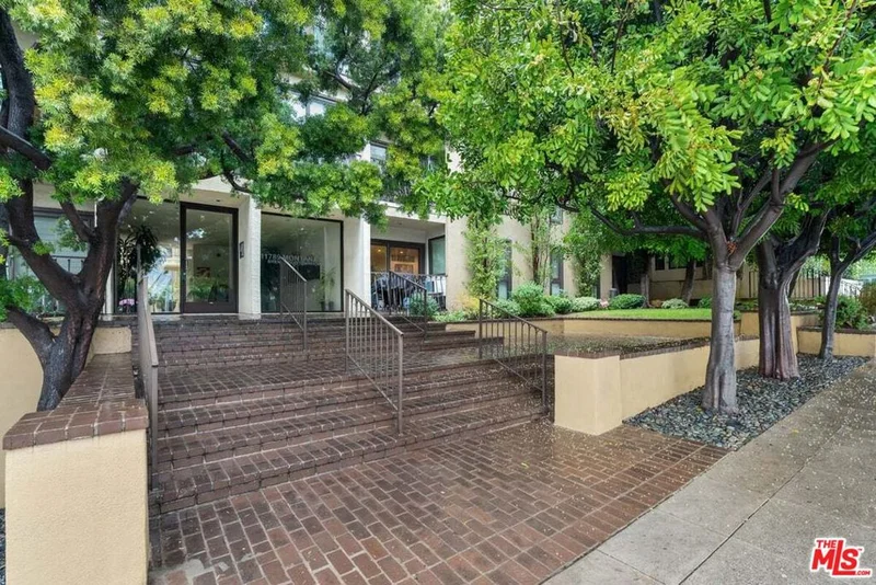 11789 Montana #14, Los Angeles, CA 90049