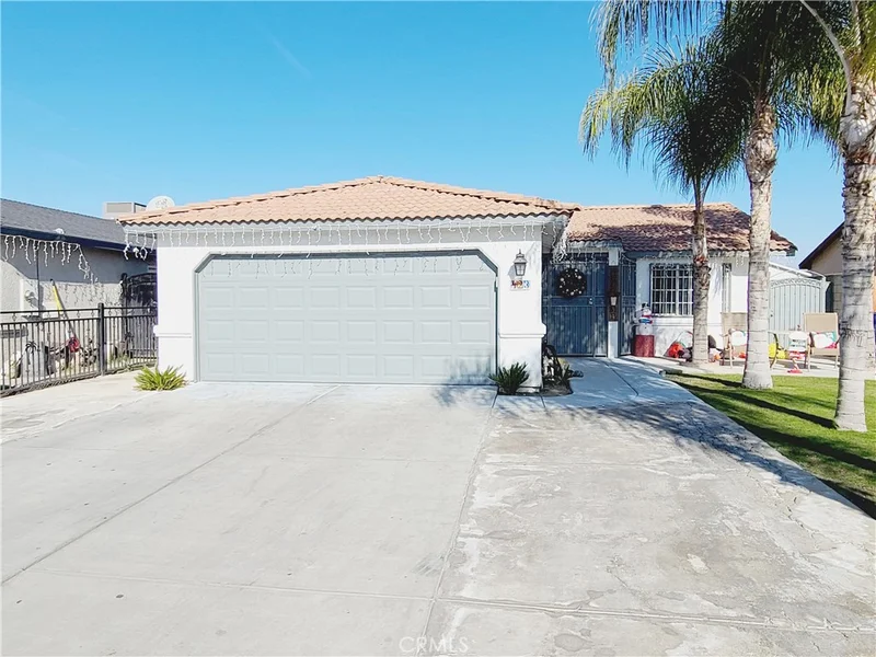 423 Via De Moreno, Delano, CA 93215