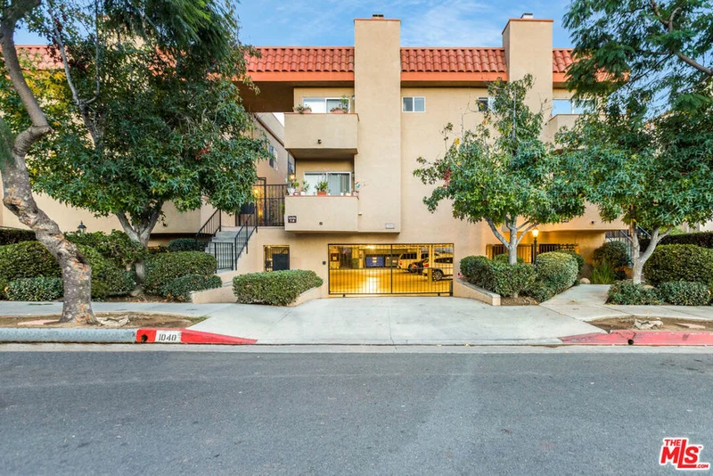 1040 N Gardner Street 9, West Hollywood, CA 90046