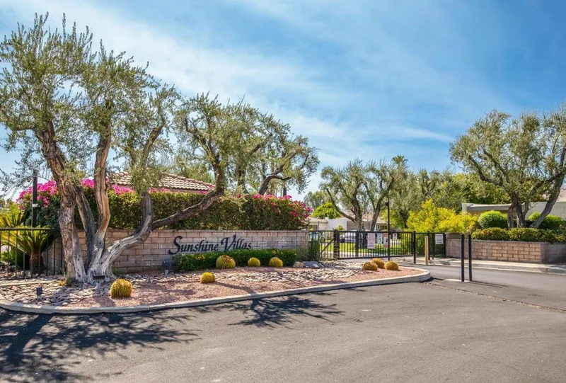 556 Sunshine, Palm Springs, CA 92264