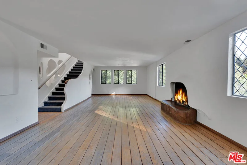 10440 Hebron, Los Angeles, CA 90077