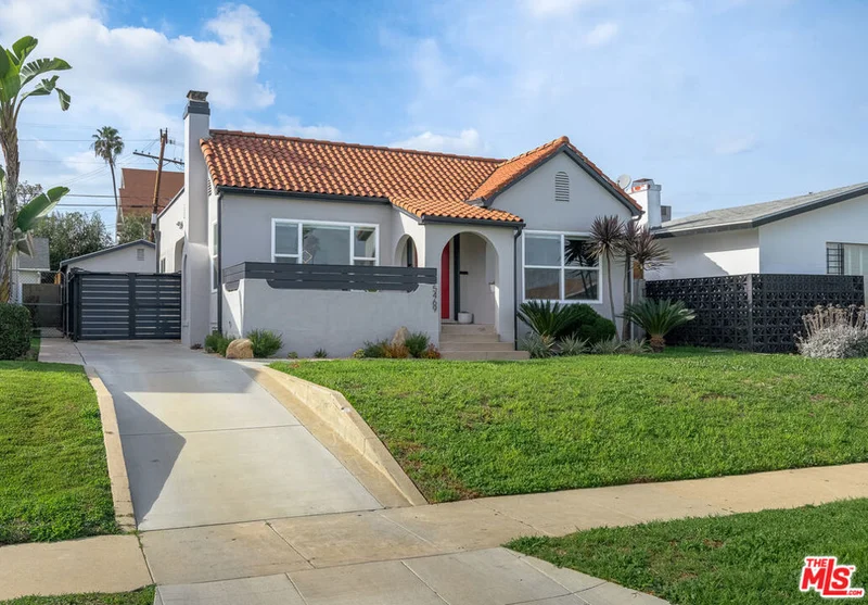 5469 8th, Los Angeles, CA 90043