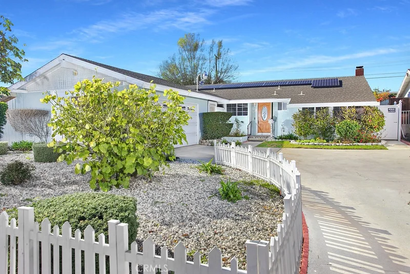 7931 Variel, Canoga Park, CA 91304