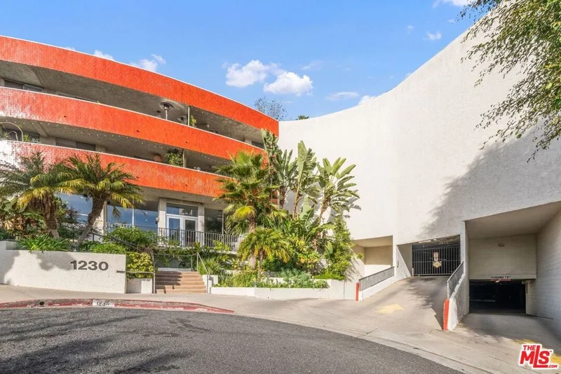 1230 Horn #303, West Hollywood, CA 90069