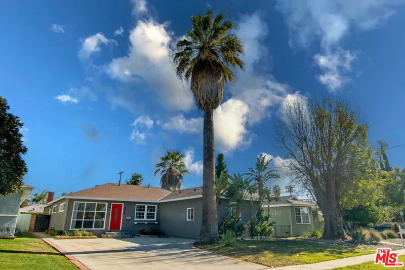 8506 Chimineas Avenue, Northridge, CA 91325