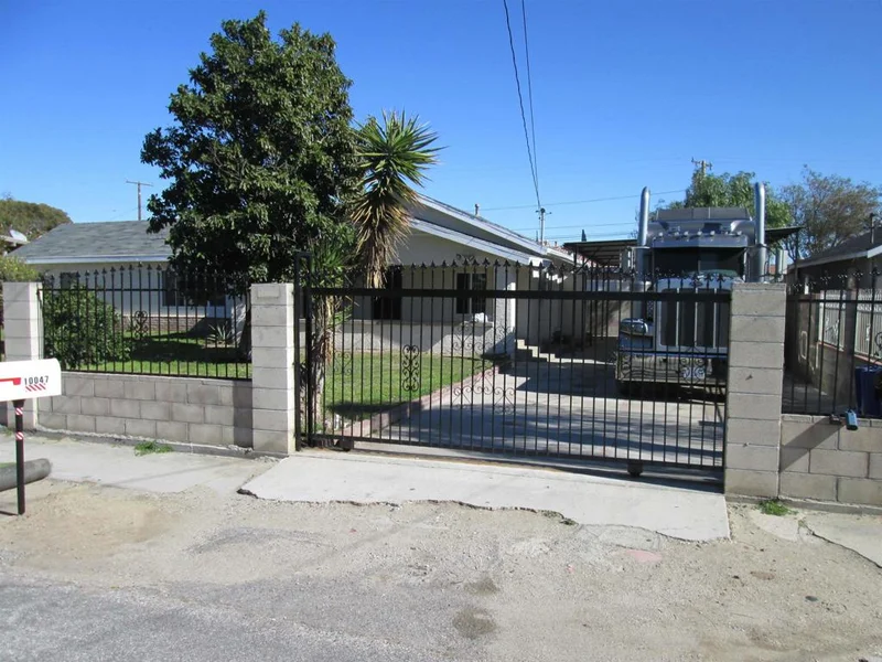 10047 Olive St, Bloomington, CA 92316