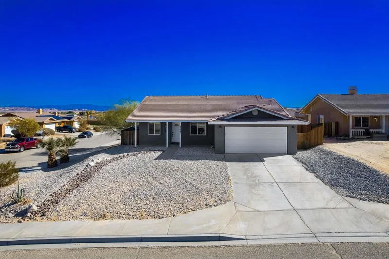 5127 Split Rock, 29 Palms, CA 92277