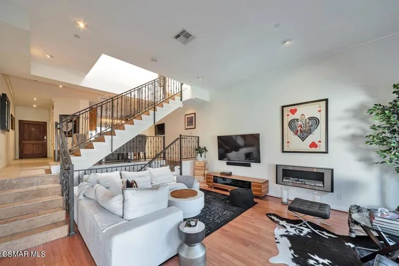 5241 Colodny #105, Agoura Hills, CA 91301