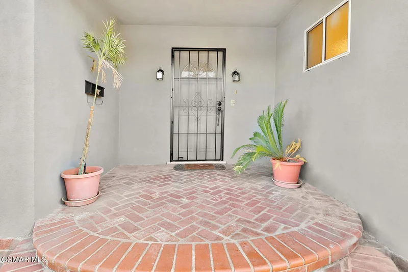10100 Montgomery, North Hills, CA 91343