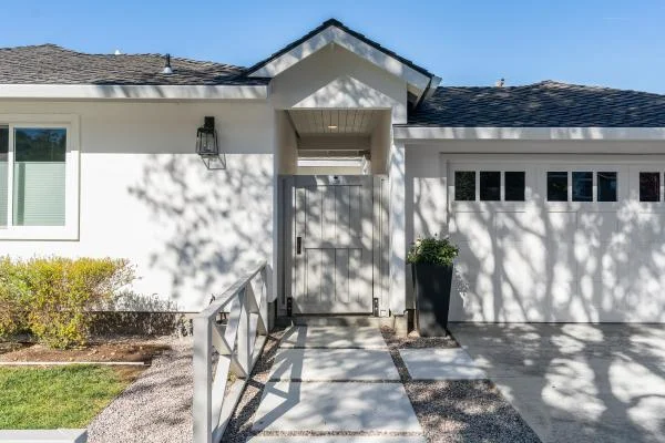 1641 Hyacinth Lane photo 2
