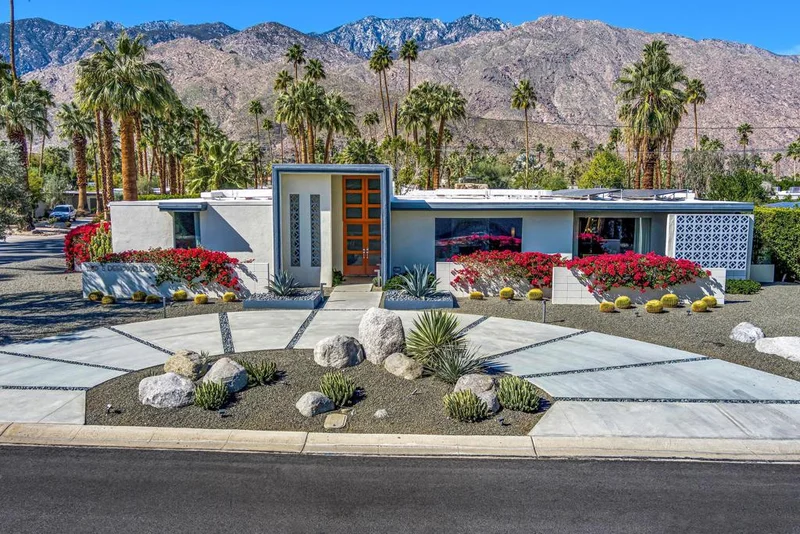 1130 Deepwell, Palm Springs, CA 92264