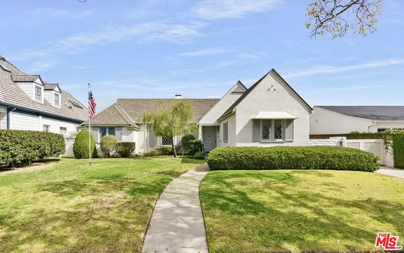 850 Toyopa, Pacific Palisades, CA 90272