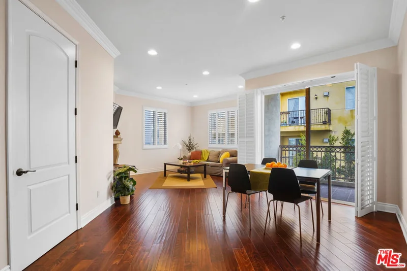855 Wilcox #301, Los Angeles, CA 90038