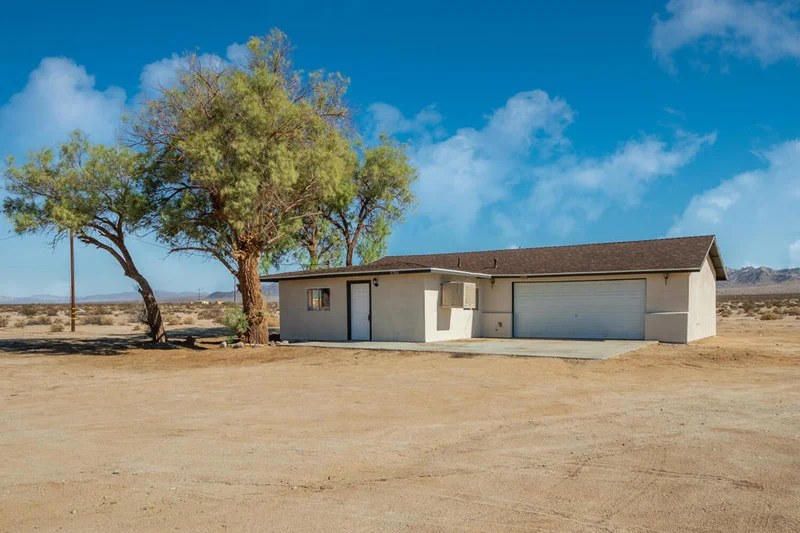 87884 Amboy, 29 Palms, CA 92277