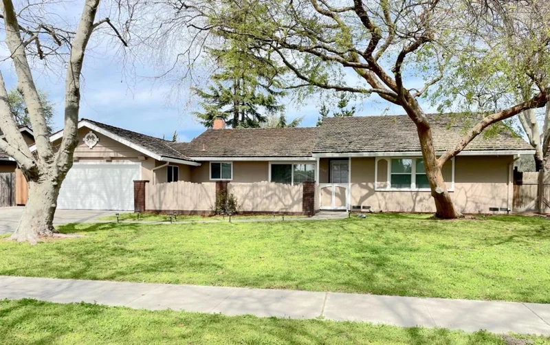 22585 Toreador, Salinas, CA 93908