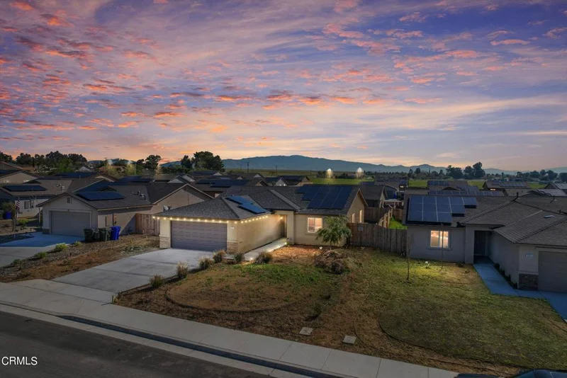 1037 Honeybell Court, Bakersfield, CA 93306
