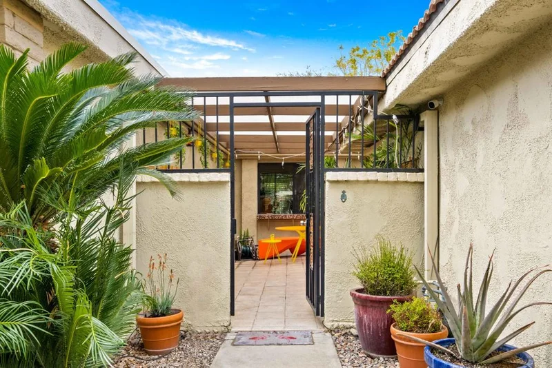 1023 Oakcrest, Palm Springs, CA 92264
