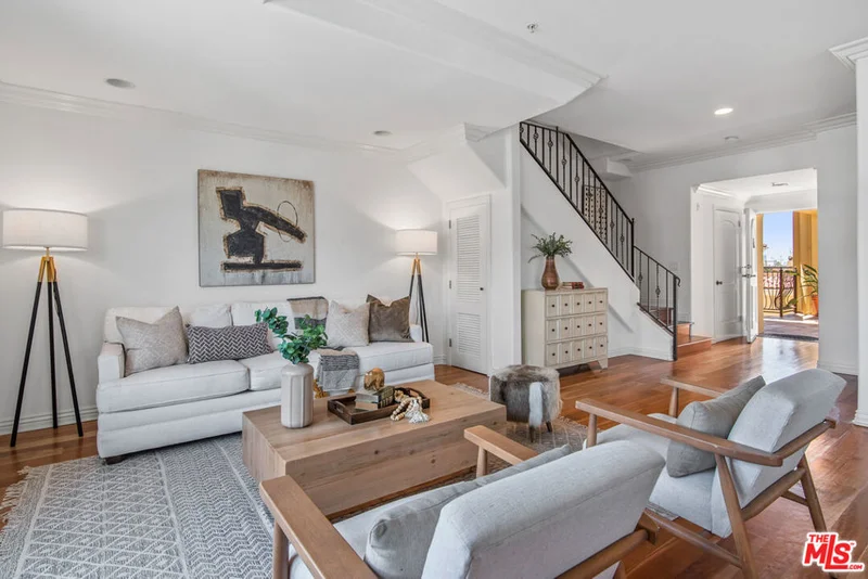 1050 N Edinburgh Avenue 301, West Hollywood, CA 90046