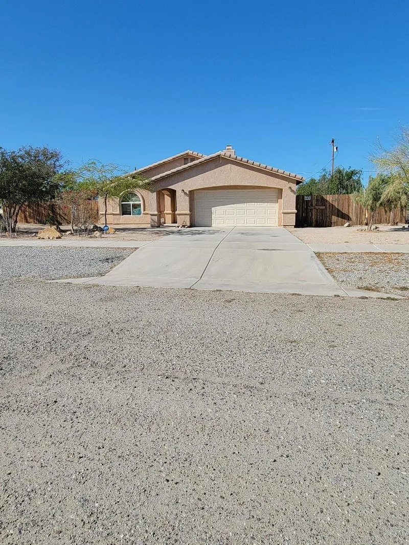 1175 Artic, Thermal, CA 92274