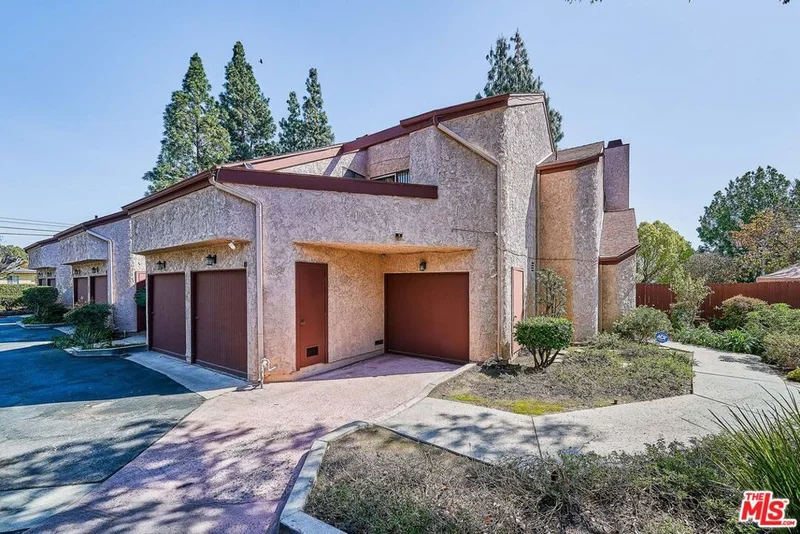 905 California #D, Monrovia, CA 91016