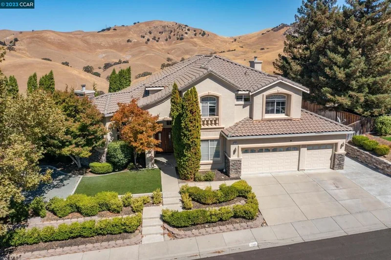 1045 Pebble Beach Dr, Clayton, CA 94517