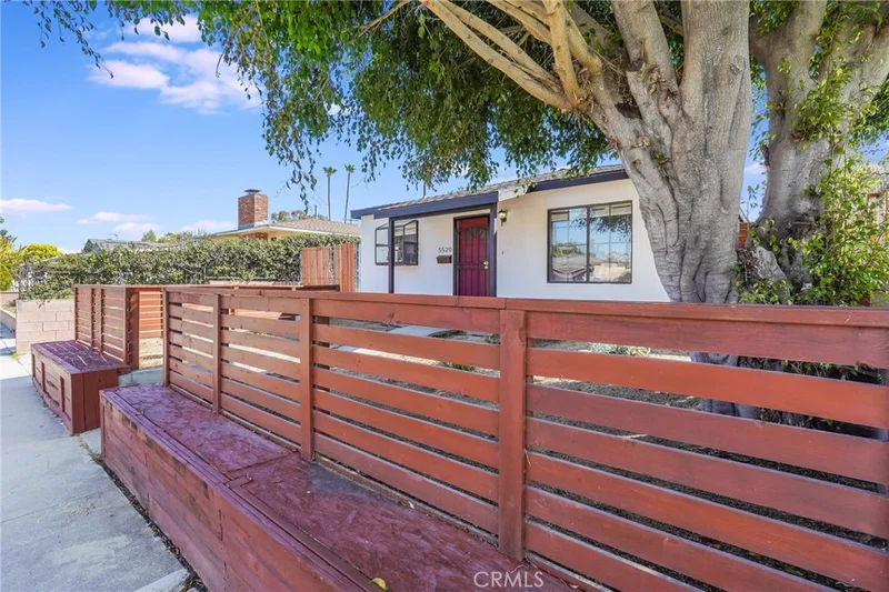 5520 Walnut Avenue, Long Beach, CA 90805