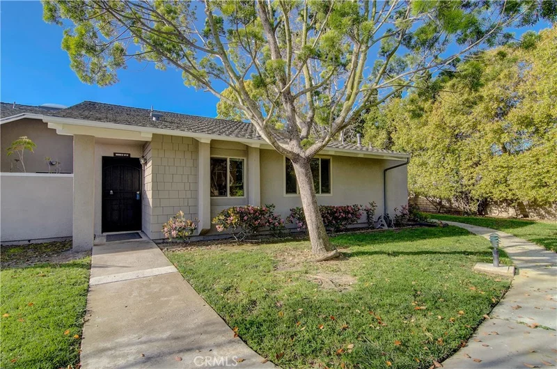 8566 Larkhall Circle 810D, Huntington Beach, CA 92646