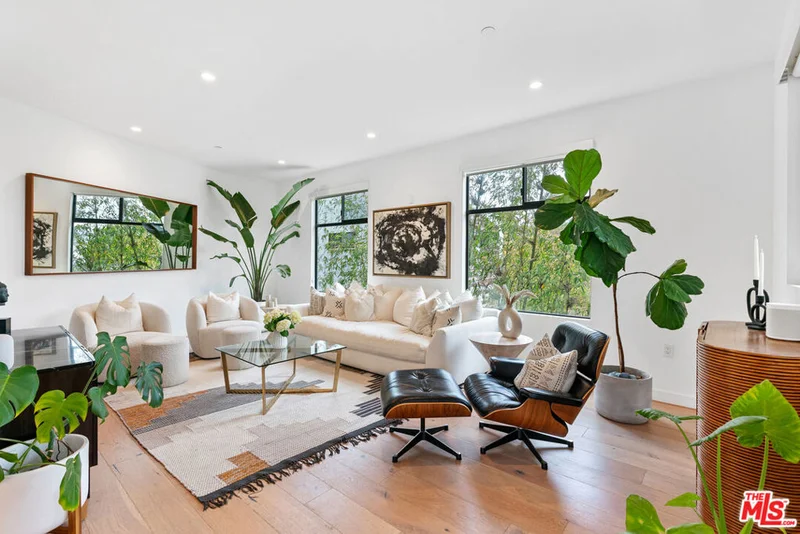 11906 Washington, Los Angeles, CA 90066