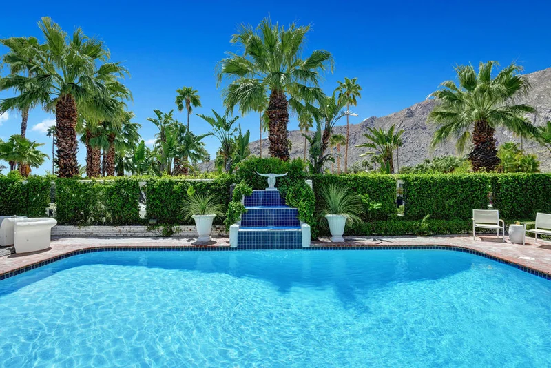 879 Camino Sur, Palm Springs, CA 92262