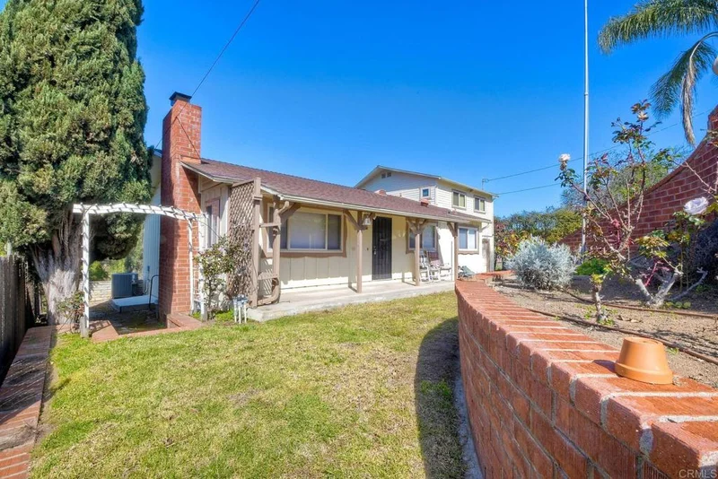 1045 Crest View, Vista, CA 92081