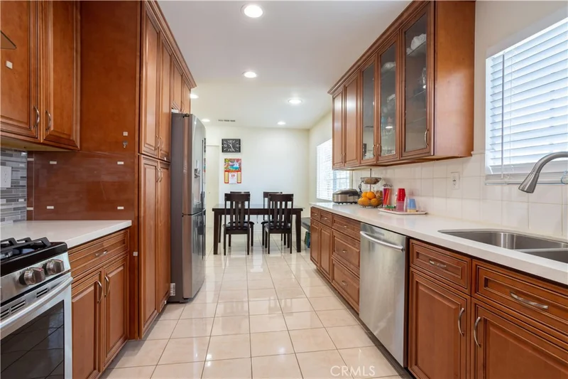 18718 Saticoy, Reseda, CA 91335