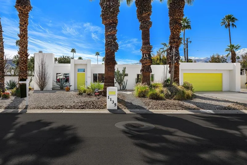 1135 Deepwell, Palm Springs, CA 92264