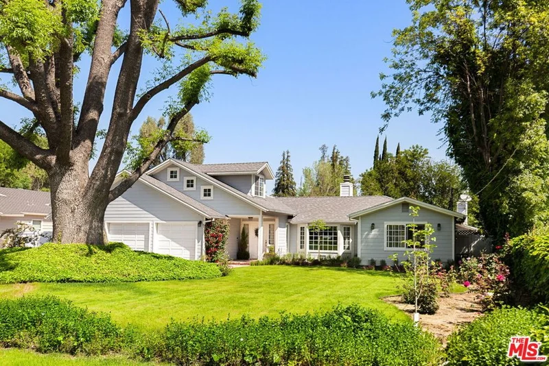 23033 Califa, Woodland Hills, CA 91367